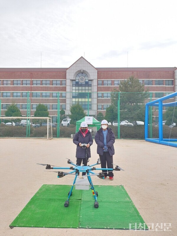 한세드론아카데미 모자  드론파일럿 배출 ( 중학생 아들 / 소방관 어머니)